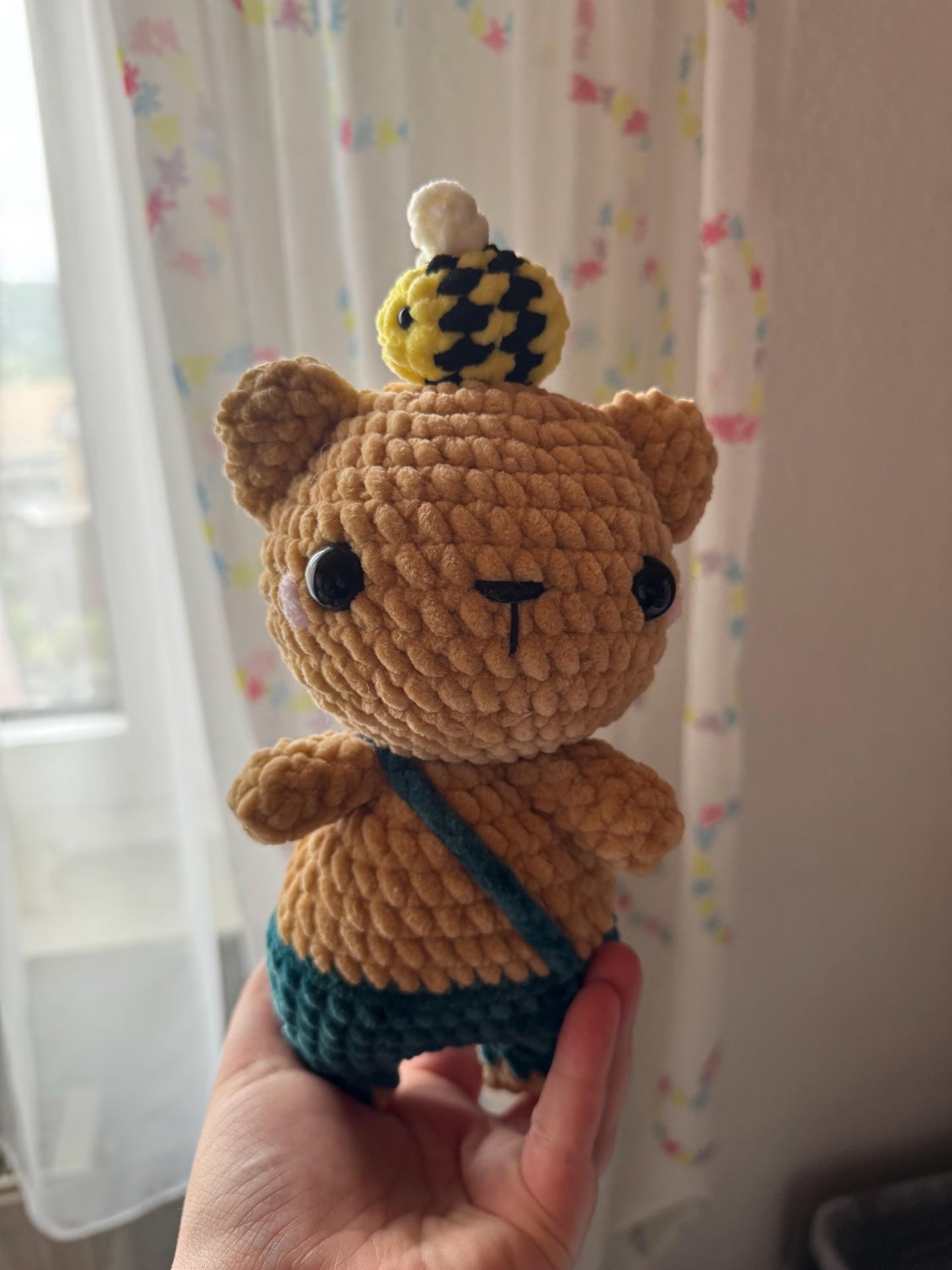 Bär mit Biene
